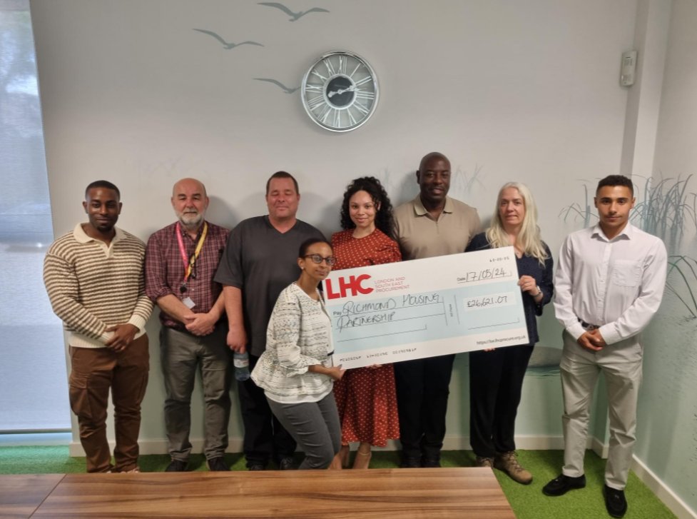 🌟 We are pleased that  Paige Kent and  Eres Tedla Tekeste, had the pleasure of presenting a rebate cheque to Richmond Housing Partnership for an incredible amount of £26,621! 🌟🙌Learn more about our Community Benefit Fund: lse.lhcprocure.org.uk/who-we-work-wi… #CommunitySupport #CharityWork