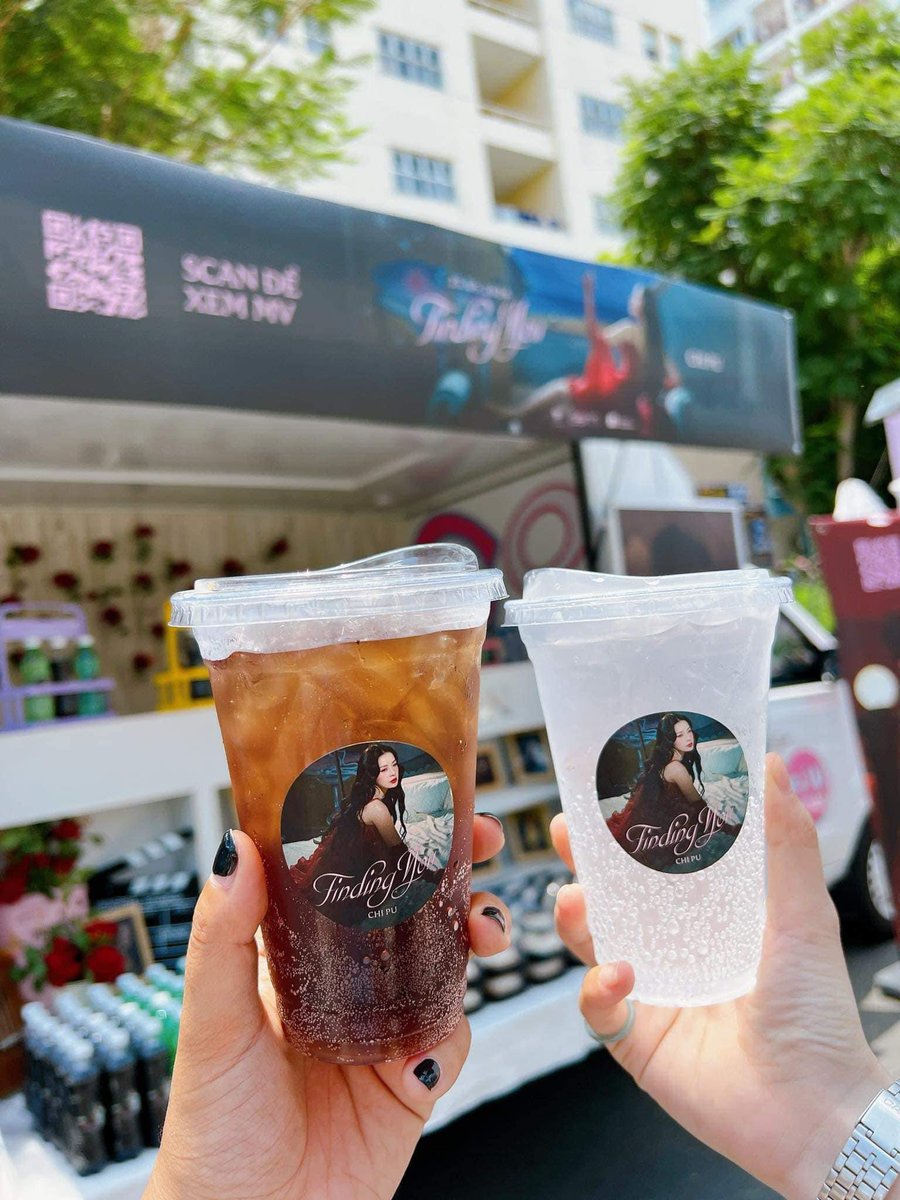GouStation's tweet image. 📣 Cảm ơn vì đã được đồng hành cùng "Tỷ Tỷ" CHIPU mang xe tiếp ứng đến cho Fans tại School Fest 2024 🍩🍩🍩
#Chipu #FindingYou #Comeback
📍 Base in Vietnam
#Goustation #Supporttruck #Foodtrucksupport #Coffeetruck #Roadshowtruck #IdolAdvertising #Roadshow