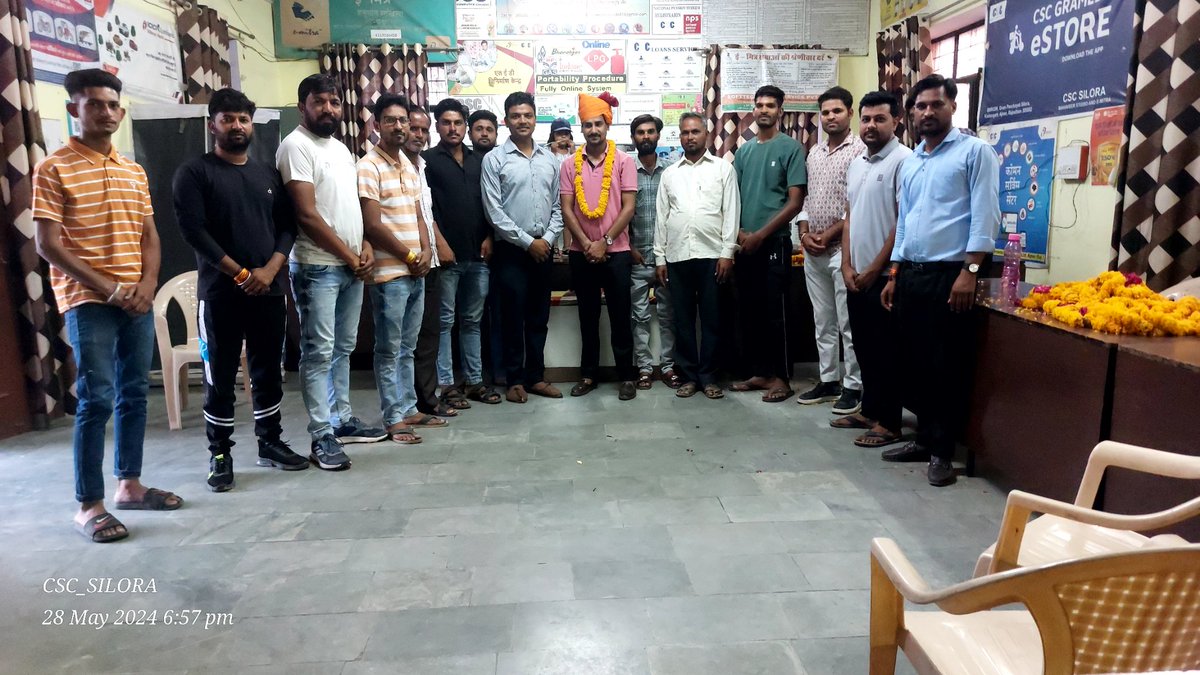 Hanumansankhla2's tweet image. हमारी ग्राम पंचायत सिलोरा का नाम रोशन करने वाले उड़ीसा मे मजिस्ट्रेट दिपेन्द्र सिंह जी राठौड़ का आज #CSC_SILORA पर पधारना हुआ ओर आत्मीय भेट हुई साथ ही @CSCegov_ की सेवाओं के बारे मे इनको विस्तार से बताया
हार्दिक धन्यवाद एवं स्वागत
@sanjaykrakesh
@Tele_Law 
@AmitShah 
@bhawanita