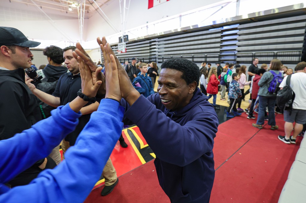 Guelph Gryphons (@guelph_gryphons) on Twitter photo ๐โค๏ธ๐ค๐โ On Monday, the <a href="/TorontoArgos/">Toronto Argonauts</a> hosted a "Huddle Up" anti-bullying program, with over 400 local Guelph students in attendance!
โ
๐ธโก๏ธ uoguel.ph/stpel
โ
โ๏ธ Tickets still available for Friday's Argos vs <a href="/Ticats/">Hamilton Tiger-Cats</a> <a href="/CFL/">CFL</a> preseason gm!โ
โ
๐๏ธ gryphons.ca/tickets ๐โค๏ธ๐ค๐โ On Monday, the <a href="/TorontoArgos/">Toronto Argonauts</a> hosted a "Huddle Up" anti-bullying program, with over 400 local Guelph students in attendance!
โ
๐ธโก๏ธ uoguel.ph/stpel
โ
โ๏ธ Tickets still available for Friday's Argos vs <a href="/Ticats/">Hamilton Tiger-Cats</a> <a href="/CFL/">CFL</a> preseason gm!โ
โ
๐๏ธ gryphons.ca/tickets