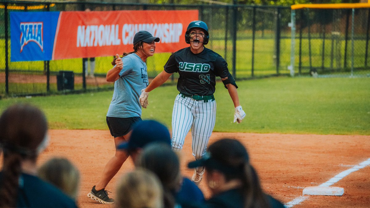 Wishing my @USAOSoftball munchkins the best of luck today as the play for a guaranteed @NAIA National Championship game slot 👀🙌🏾🏆 Get it done 👏🏾💚 @USAOCoachJ | @DroverAthletics. (shoutout to @NAIASB_ for their incredible World Series coverage!) #GrowTheGame 💪🏾🥎