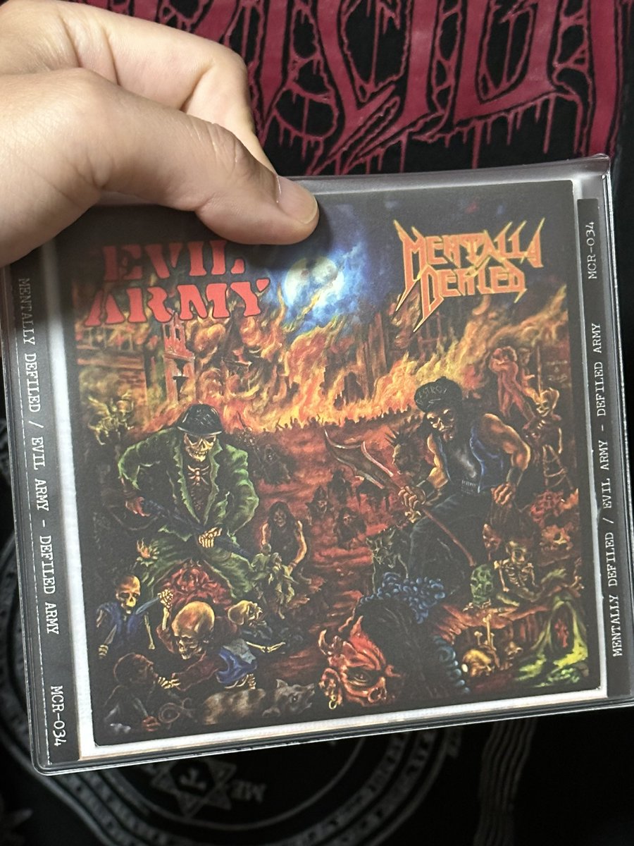 shishineko44225's tweet photo. #今日のヘヴィメタル盤💿
#EVILARMY🇺🇸
#MENTALLYDEFILED🇬🇷
#DEFILEDARMY
#split
#THRASHMETAL https://t.co/ZfpEs5ff2V