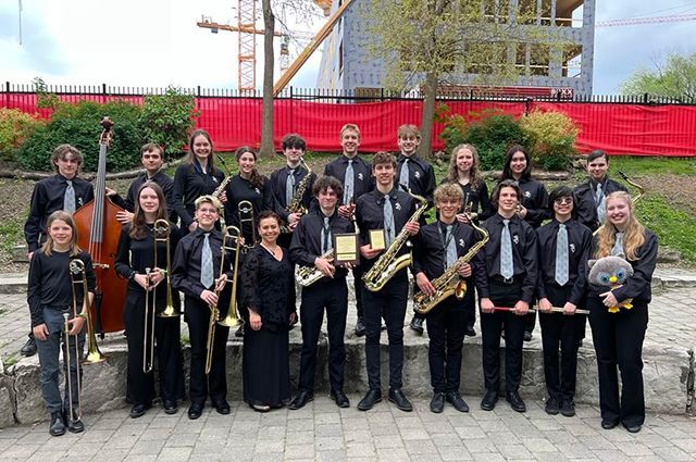 👏 Congrats @Kamloops_SD73 jazz band students for winning gold and silver at MusicFest Canada Nationals! 🥇🥈 #bced buff.ly/3KditWj