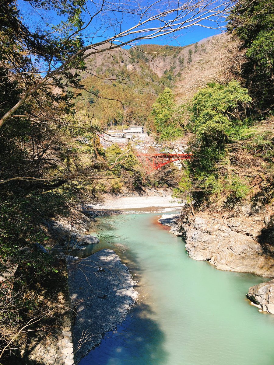 ドライブで行ったいつかの奥多摩。
だーれもいなくて、でも川とかカフェとかちょいちょいあって、すごく楽しめた記憶。

#奥多摩
