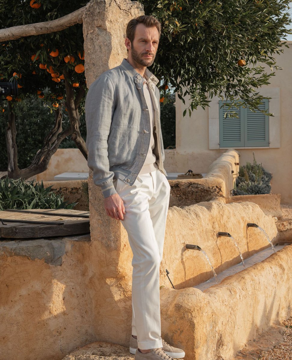 ParmaPini's tweet image. The Sky Grey and Beige Reversible Bomber Jacket pays homage to the iconic military origins of the bomber jacket, which emerged as a symbol of aviator prowess in the early 20th century. 

piniparma.com/products/grey-…

#piniparma #bomberjacket #reversiblejacket #aviatorstyle #reversible