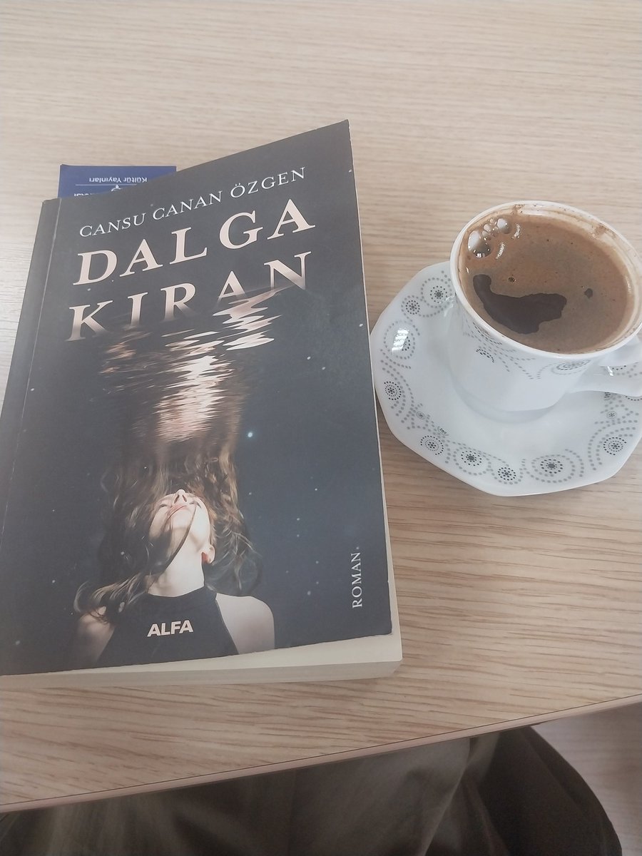 'Bu dünyada ya çük sahibi olacaktın ya da çükün yularını elinde tutacaktın.Kadınları bu açıdan anlıyordu erkek sistemiydi bu sistem. Sistem gücü bile isteye bir kadına teslim etmezdi; dolaylı yoldan bir erkek vasıtasıyla dokunmasına izin verirdi.'
#neokuyorum
#okumaetkinliği