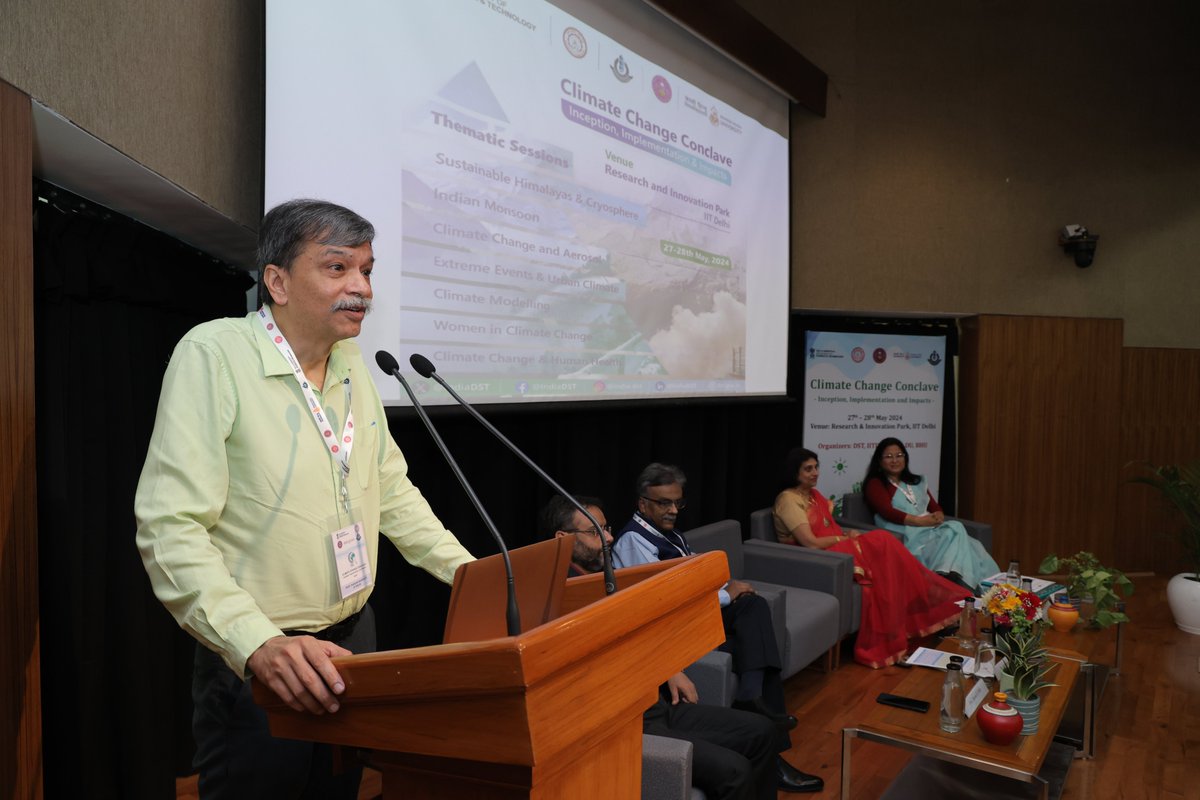 Prof. Rangan Banerjee, Director @iitdelhi, highlighted the efforts of the Centre of Excellence on #climatechange modelling at IIT Delhi in innovative mitigation technologies like coal-to-methanol conversion, blue hydrogen production, & carbon capture & storage.