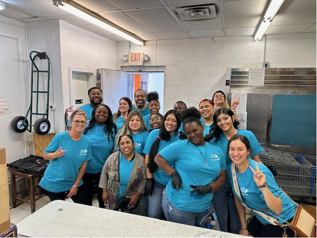 PRAGroupInc's tweet photo. In observance of World Hunger Day, members of our team in North Richland Hills, Texas, volunteered with Tarrant Area Food Bank to stock shelves, prepare bags of groceries, and load food into the cars of those living in nearby communities.

#PRAGroup #GlobalReach #LocalTouch https://t.co/MONXzaIPre