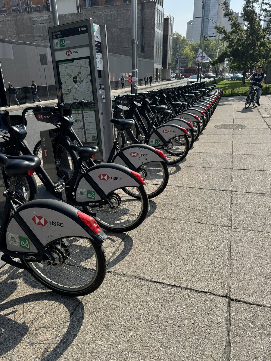Epa <a href="/ecobici/">ECOBICI CDMX</a> con ese rebalanceo! Ya hasta fila para esperar a que se desocupe un espacio alrededor de Reforma 222 todas las mañanas 9am 🤦🏻‍♂️
