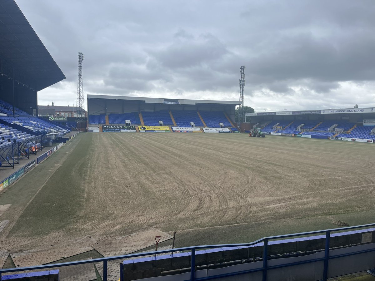 🪴 Supporters are welcome to come and collect some of the soil which has been collected from the Prenton Park pitch for their gardening needs! It is available from the stadium car park between 9am-5pm this week. #TRFC #SWA
