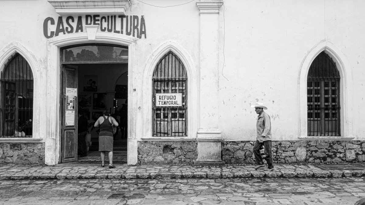 Refugio temporal 
#Cuetzalan
#photography
#streetphotography
#blackandwhitephotography