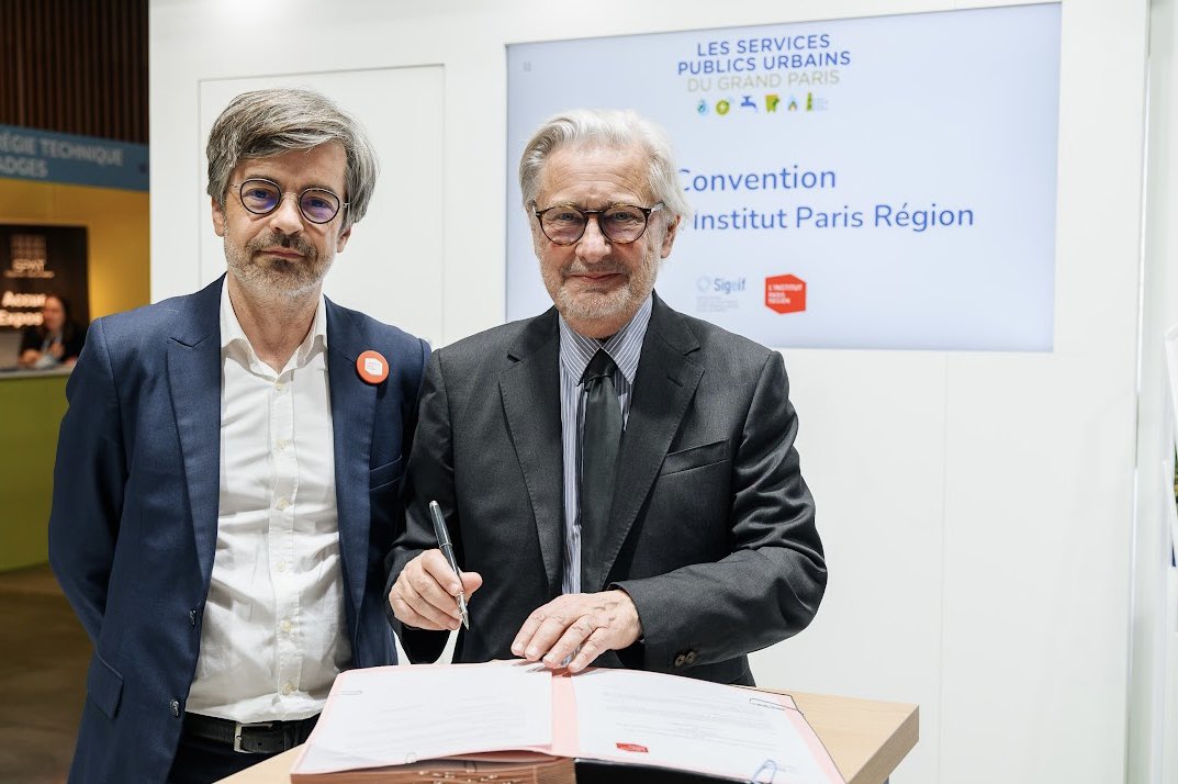 Inauguration du stand commun des Services publics urbains du Grand Paris par les 7 présidents des syndicats @jjguillet @lesyctom @SyndicatEauxIDF @Le_SIAAP @sipperec_idf @sigeif75 @seinegrandslacs @SENEO92 & signature d’une convention entre le @sigeif75 & @linstitutPR.