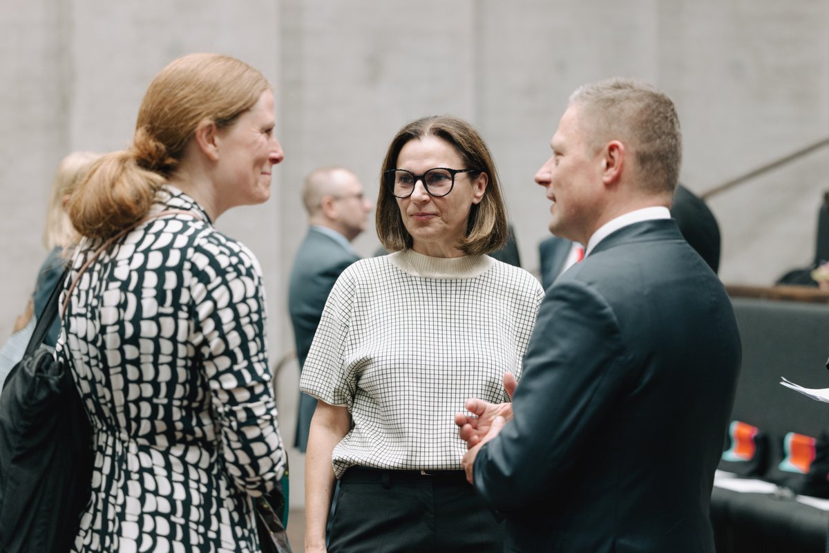 UA_Institute_DE's tweet photo. The conference is organized by Obmin Foundation, Ukrainian Institute in Germany, @kulturSPK , @PLInst_Berlin , @EvsHoernes , @enrs_eu , and Bundesinstitut für Kultur und Geschichte des östlichen Europa (BKGE). (7/7)
📸: Lisa Vlasenko https://t.co/qZoBdGg4zZ
