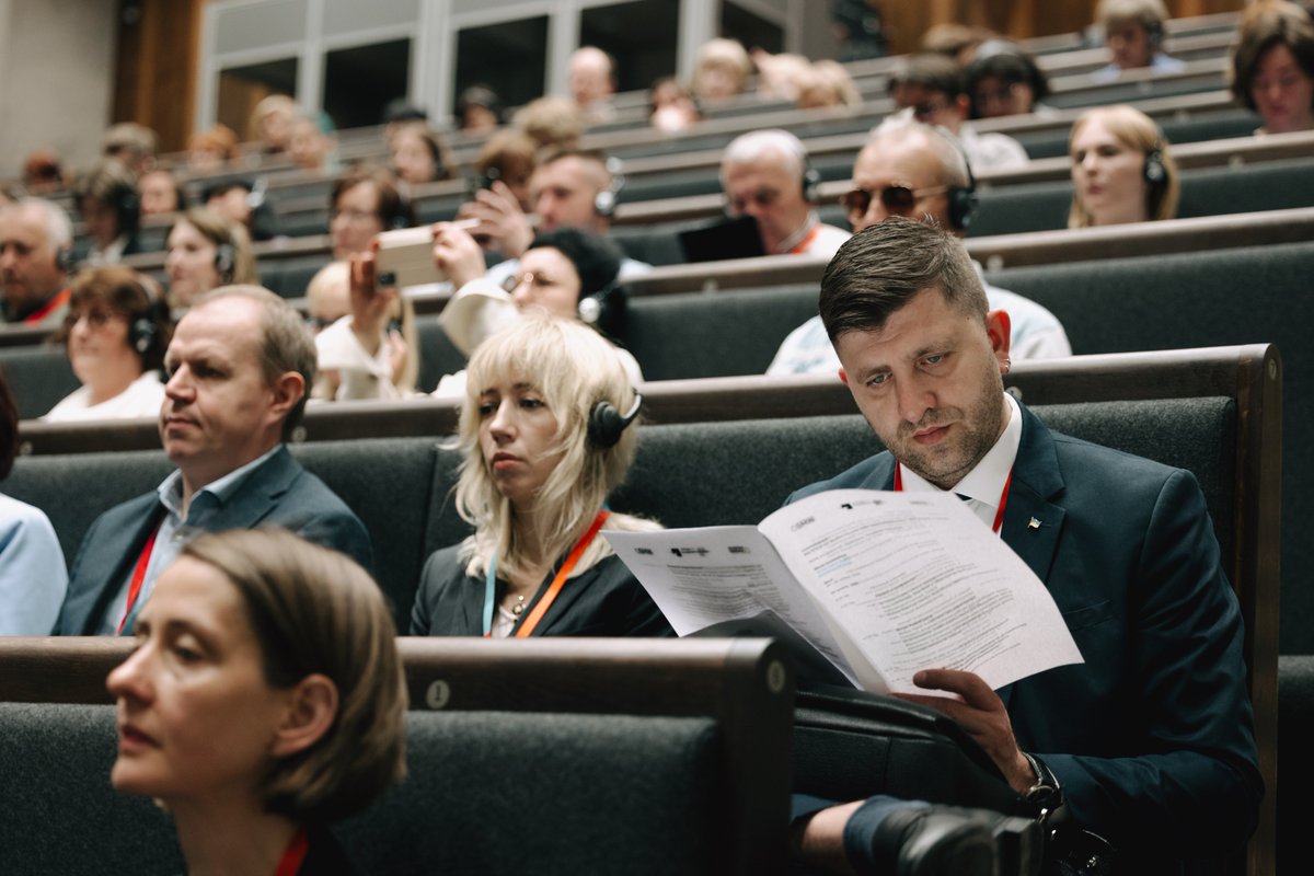 UA_Institute_DE's tweet photo. The conference is organized by Obmin Foundation, Ukrainian Institute in Germany, @kulturSPK , @PLInst_Berlin , @EvsHoernes , @enrs_eu , and Bundesinstitut für Kultur und Geschichte des östlichen Europa (BKGE). (7/7)
📸: Lisa Vlasenko https://t.co/qZoBdGg4zZ