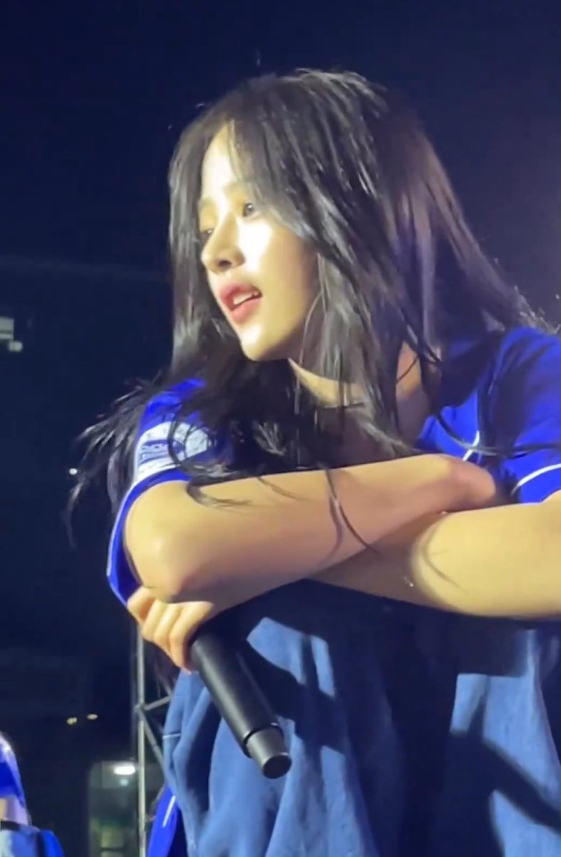 Minggom_16's tweet photo. 열아홉                                  스물하나.. https://t.co/e3cxtATpKW