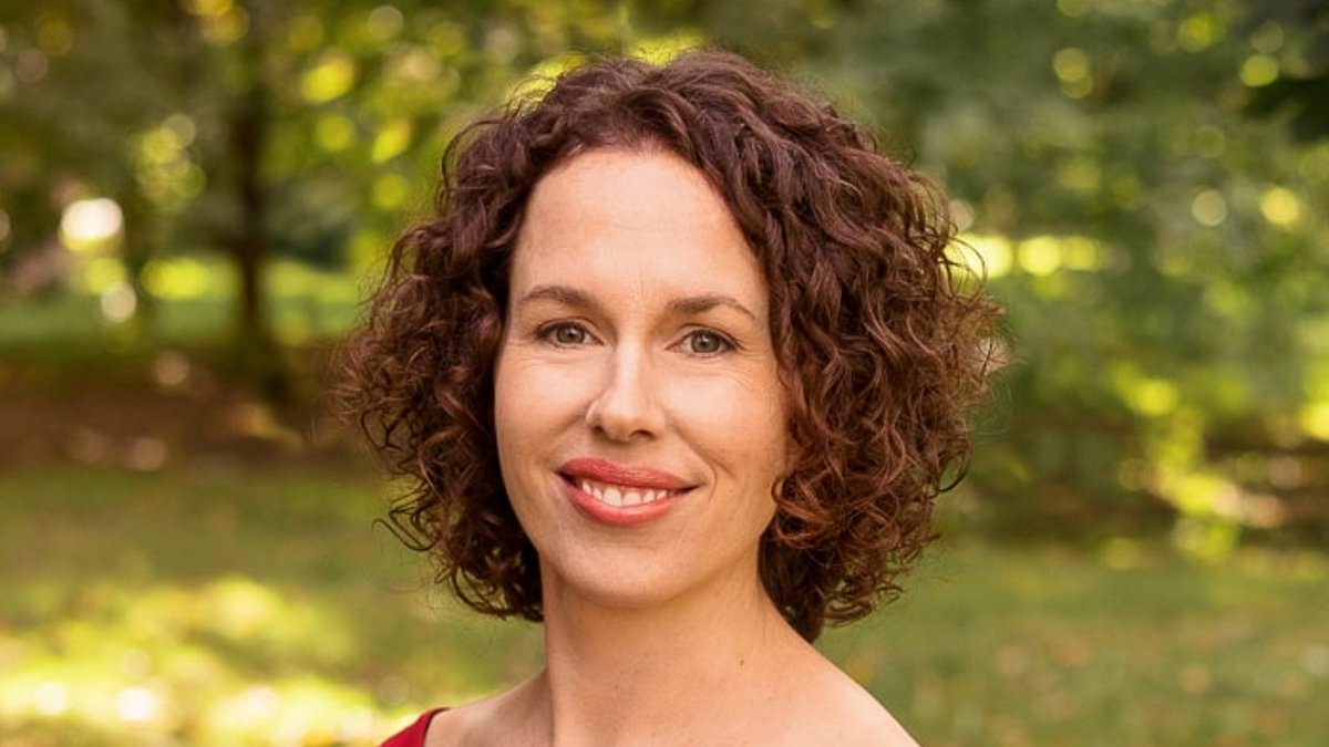 DailyMailUK's tweet photo. I thought my anxiety was genetic, says MISTY PRATT. Then I discovered why so many women are diagnosed with depression and given pills they don't need https://t.co/fPq7sk58wg https://t.co/DdM9OhsJK4