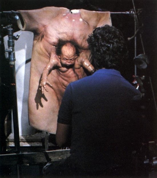 RetroReminiscer's tweet image. A behind the scenes photo from the filming of TOTAL RECALL (1990).