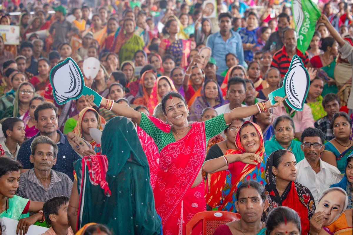 bjd_odisha's tweet photo. ନବୀନ ଗ୍ୟାରେଣ୍ଟି ହେଉଛି ବିକାଶ, ବିରୋଧୀଙ୍କ ଗ୍ୟାରେଣ୍ଟି ହେଉଛି ମିଥ୍ୟା, ଅପପ୍ରଚାର

ଭୋଗରାଇ, ବଡ଼ସାହି, ମୟୂରଭଞ୍ଜ ଏବଂ ଜଳେଶ୍ବରରେ ବିଜୁ ଜନତା ଦଳ ପ୍ରତି ଭଲପାଇବାର ସୁଅ। ବିଜେପି ଦଳ ଆସି ମିଛ କଥା କହିବ, ମୁଖ୍ୟମନ୍ତ୍ରୀଙ୍କୁ ଗାଳି ଦେବ, ଅପପ୍ରଚାର କରିବ। ଜୁନ ପହିଲା ଦିନ ବହୁ ସଂଖ୍ୟାରେ ଭୋଟ କେନ୍ଦ୍ରକୁ ଆସି ମିଥ୍ୟା ଅପପ୍ରଚାର କଡ଼ା ଜବାବ ଦେବାକୁ ବିଜୁ ଜନତା ଦଳର ବରିଷ୍ଠ ନେତା ଶ୍ରୀ କାର୍ତ୍ତିକ ପାଣ୍ଡିଆନ କହିଛନ୍ତି। #JodiShankha #NabinOdisha