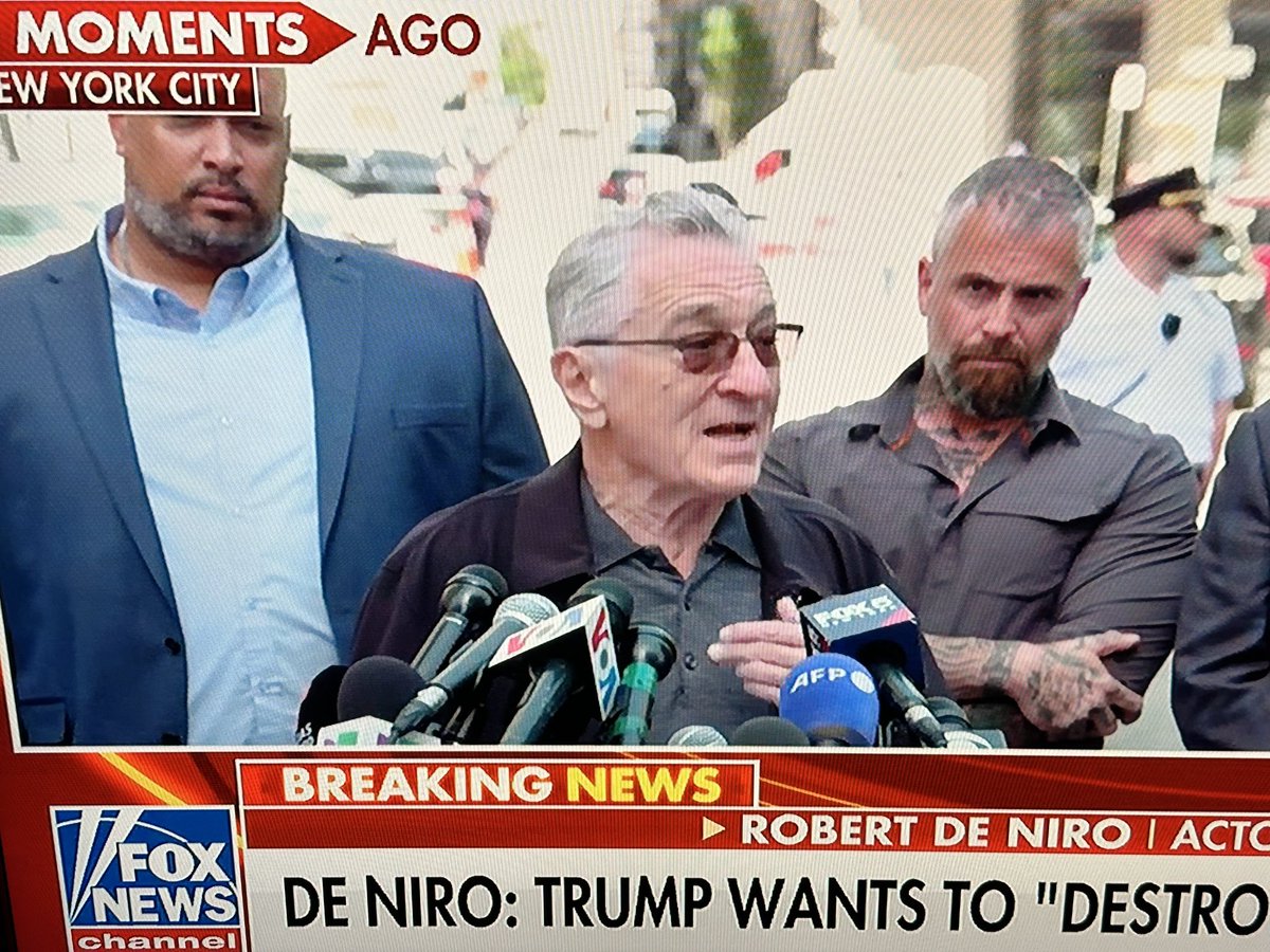 Robert DeNiro flanked by his 2 traitor DC Cops-turned-gangster bodyguards while trashing President ⁦@realDonaldTrump⁩ outside the NYC courtroom.

#ElectionInterference 
#JuryTampering 
#TrumpDerangememt 
#DemocratsInFullMeltdown