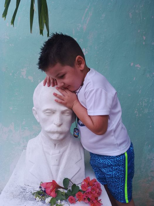 #MartíVive "El niño, que es de exquisita naturaleza, sueña de amores, porque padece de sueños" #PinarXNuevasVictorias