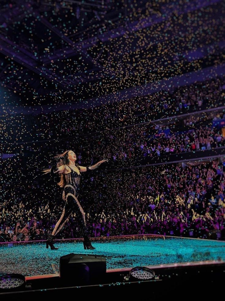 loveelipa's tweet photo. future nostalgia tour 🪩🎊 https://t.co/tT4EjyxRoZ