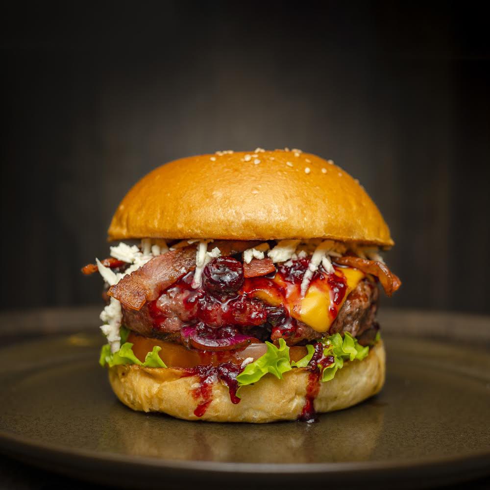 LORENSAMERICAN1's tweet photo. Día Internacional de la #Hamburguesa 🍔✨🔥 hoy rendimos homenaje a Nuestras artesanales con un precio especial, no te lo pierdas ⏰ Estamos ubicados en Plaza D del Centro comercial Gran Plaza Alcaravan de Yopal Casanare. Info. 3232426505 https://t.co/DZqJcaMuul