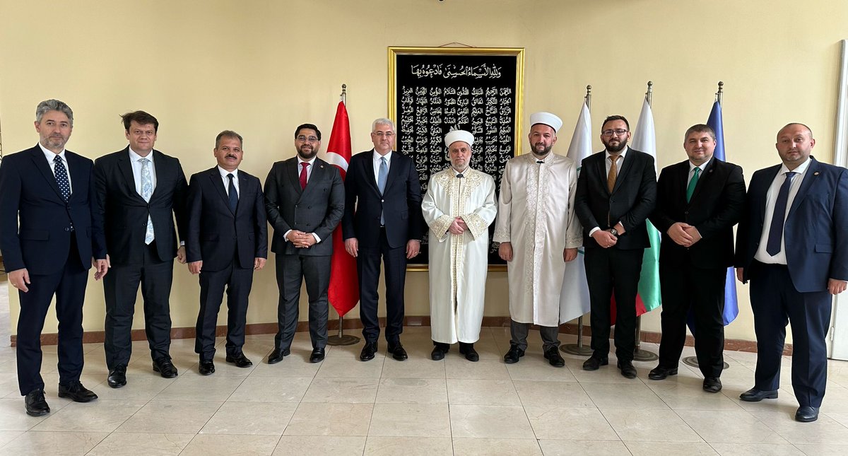Посланик Мехмет Саит Уянък посети главния мюфтия на мюсюлманското изповедание в България д-р Мустафа Хаджъ, с когото обмени мнения относно дейностите, касаещи мюсюлманската общност в България.
