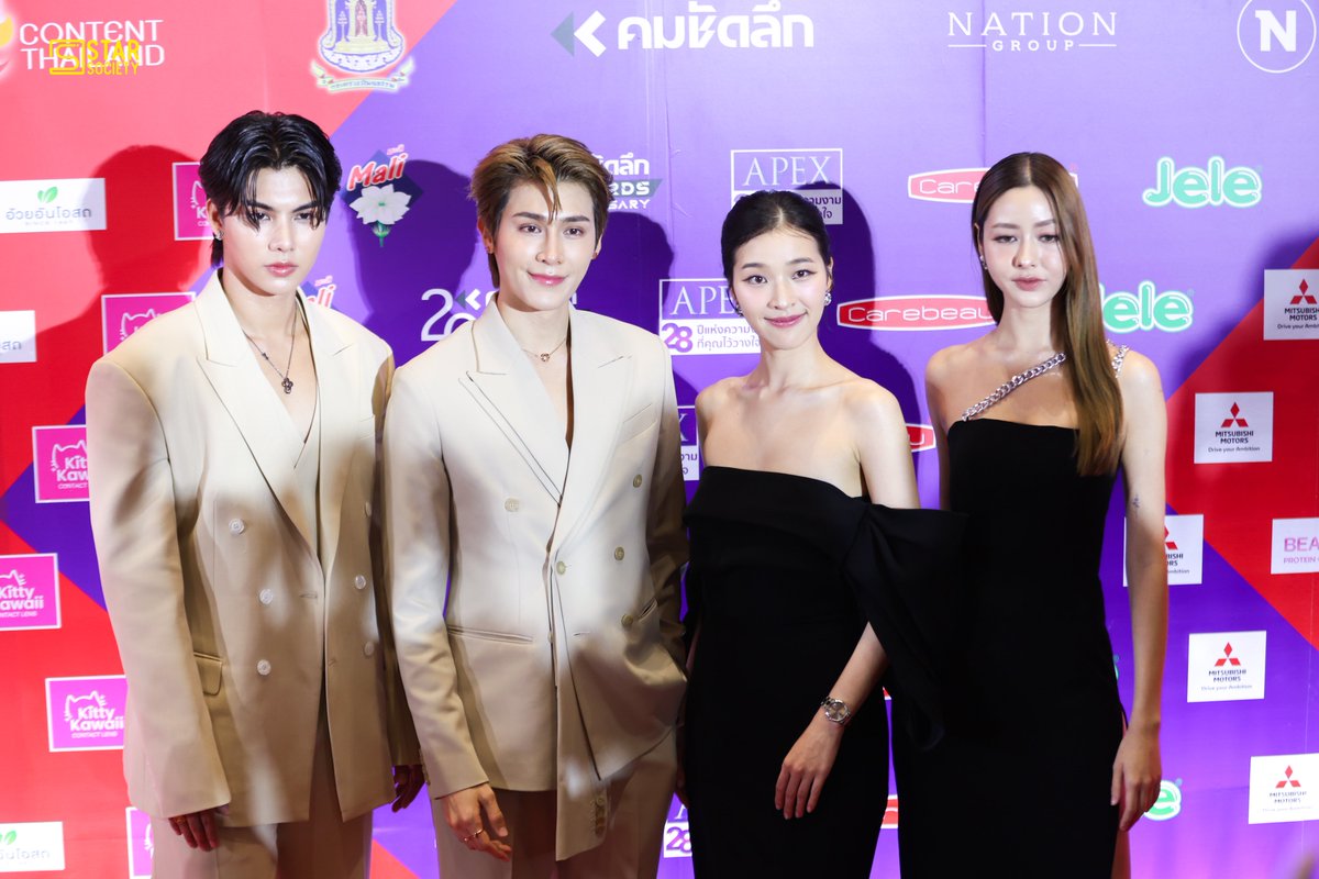 'ฟอร์ด-พีท-ชัญญ่า-เอญ่า' ร่วมเดินพรมแดงงานประกาศรางวัลสุดยิ่งใหญ่ในรอบ 20 ปี “คมชัดลึกอวอร์ด” ครั้งที่ 20

FortPeat X KCLAwards20

#คมชัดลึกอวอร์ด20xMMY
#ฟอร์ดพีท #fortpeat 
#fortFTS #peatwasu
#chanyaduval #ayaorapan
#20thKomChadLuekAwards 
#คมชัดลึกอวอร์ด 
#คมชัดลึกอวอร์ด20