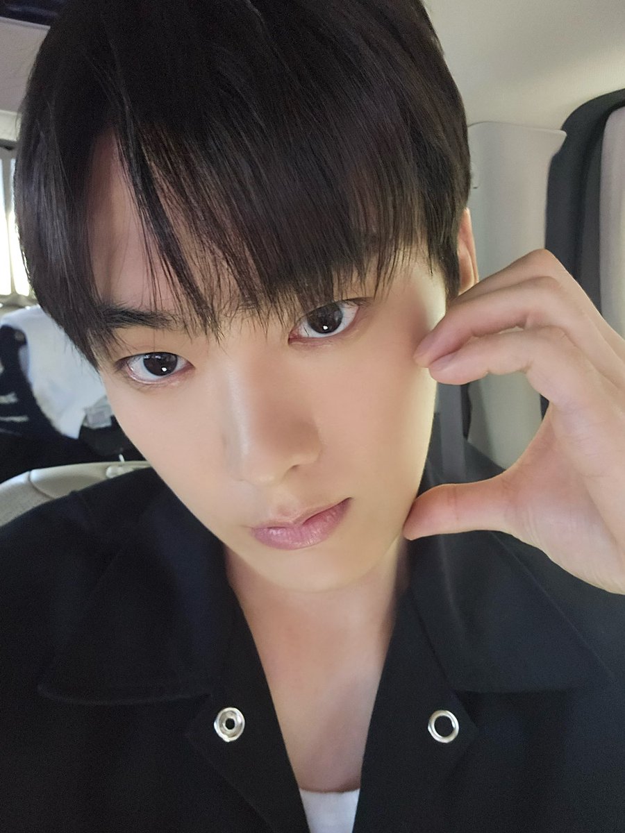 offclASTRO's tweet photo. 날씨도 좋고🌫
오랜만에 로하봐서 좋았던 하루😊
모두 사나잇
(차는 정차중😛) https://t.co/mGr1AHv2tL
