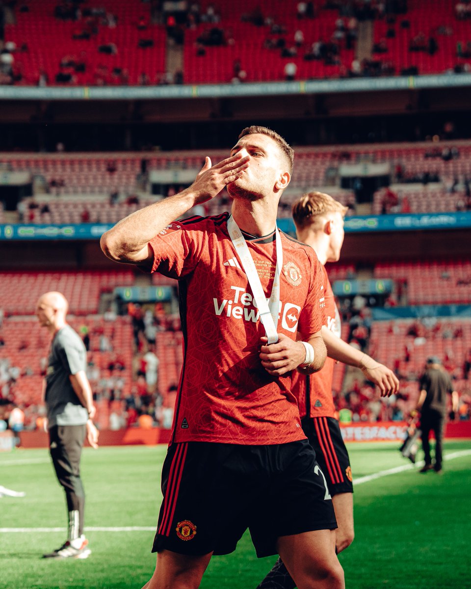 Appreciating @DalotDiogo 😘 #MUFC || #FACup