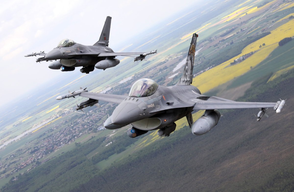 🔴 Belçika Dışişleri Bakanı Hadja Lahbib, Belçika'nın Ukrayna'ya 2028 yılına kadar 30 F-16 savaş uçağı tedarik edeceğini söyledi.