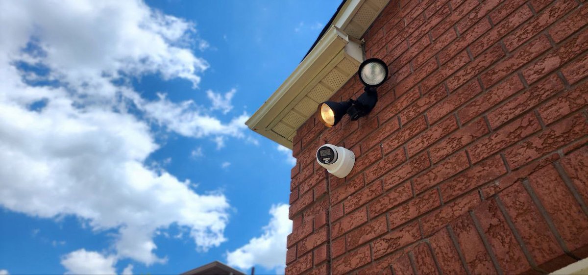 SmartVisionGTA's tweet image. #SmartVisionPlus is excited to share our latest #ResidentialSecurity installation project in #Newmarket. We&apos;ve equipped this home with top-of-the-line security solutions!🏠🛡️🔒

🔒 Learn More: smartvisionplus.ca

#HomeSecurityCameras #TorontoSecurityCamera #Security #CCTV