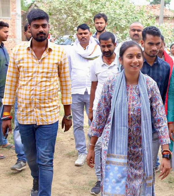 शाम्भवी चौधरी से निवेदन है कि हर्ष राज के परिवार को आर्थिक मदद कीजिए.....आप सक्षम हैं मदद कर सकते हैं!

<a href="/Sham4Samastipur/">Shambhavi Choudhary - शाम्भवी चौधरी</a>
#HarshRaj
#Bihar 
#Patna
