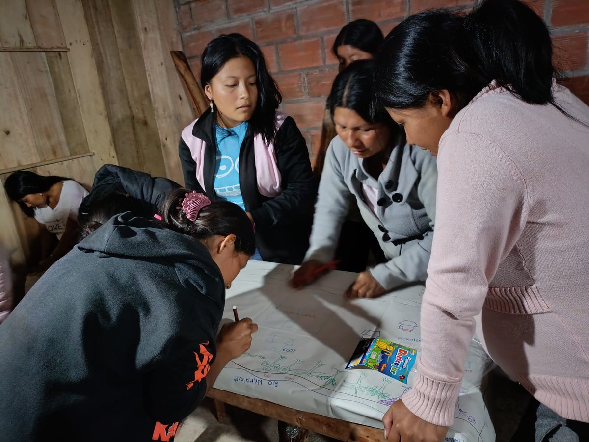 FAOEcuador's tweet photo. 👉El #CLPI es un derecho específico que pertenece a los pueblos indígenas reconocido en la Declaración de Pueblos Indígenas de la ONU y la Constitución del 🇪🇨 que les permite otorgar o negar el consentimiento a un proyecto que pueda afectarles a ellos o a sus territorios. https://t.co/v4SOXLc5CL