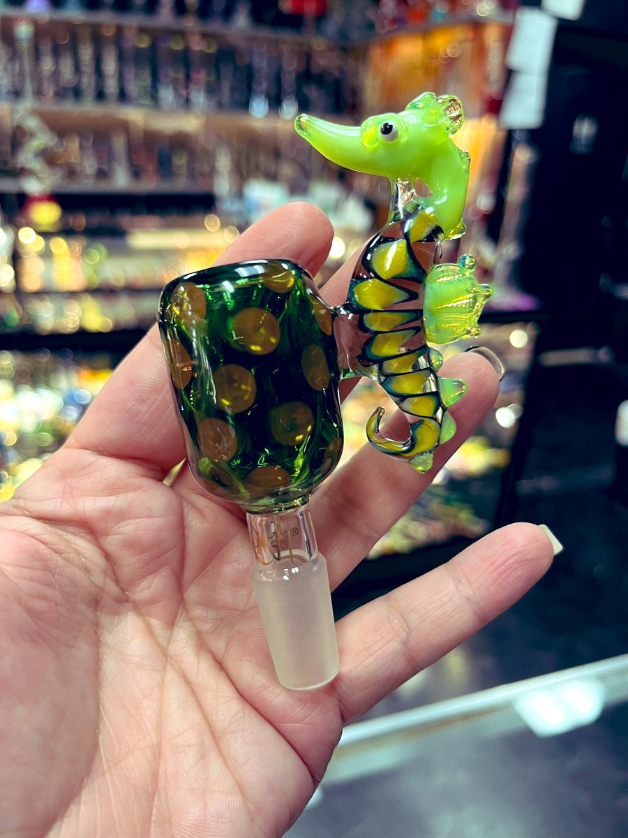 Upgrade your bowls for your waterpipe today! Wild Leaf Tobacco has amazing Lookah glass bowls for your 14mm bowls! This stunning seahorse would be a great way to elevate your smoke session and make your session more enjoyable! #lookah
