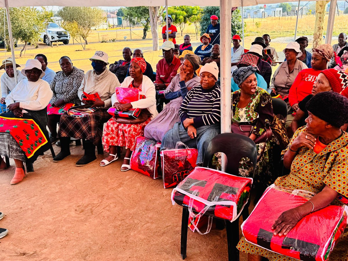 🔺Day 2 of 3🔺 In Pictures| Convener for Bojanala Region,Cmsr. Ntokozo Hlonyane, and the Coordinator,Fgtr. Justice Dabampe, hosted elders for lunch and dispatched blankets. Our dear mothers are happy with the EFF, and they are prepared to decisively respond on the 29 May 2024!