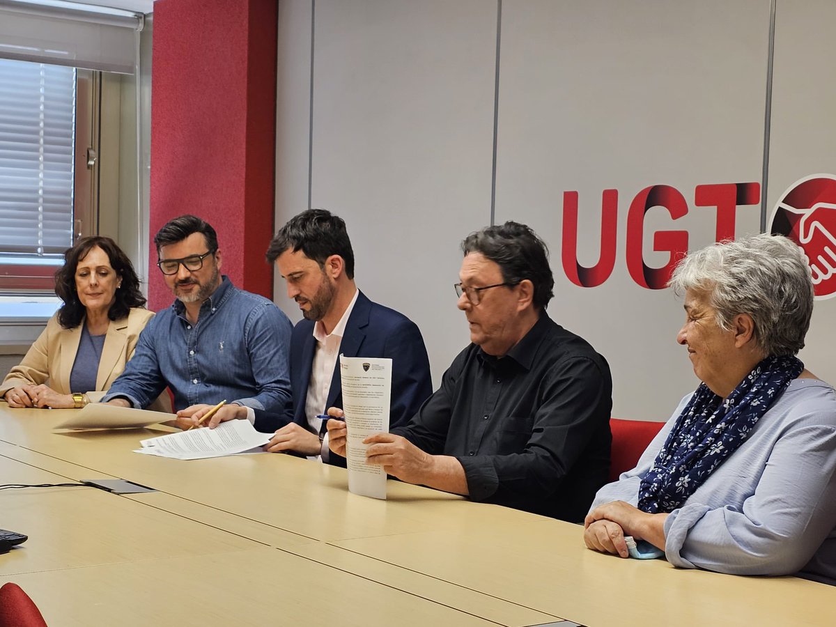 ACCIÓN LGTBI 🏳️🌈🏳️⚧️ (@ugtdiversa) on Twitter photo Hoy firmamos un acuerdo de colaboración entre <a href="/UGT_SP/">UGT Servicios Públicos</a> y <a href="/gaylespol/">GAYLESPOL, asociación Policías LGTBI+</a>
El secretario general de UGT SP, Julio Lacuerda y el Presidente de Gaylespol, Manuel Peinado, firman un acuerdo de colaboración que fortalece el compromiso de ambas organizaciones con los derechos laborales LGTBI Hoy firmamos un acuerdo de colaboración entre <a href="/UGT_SP/">UGT Servicios Públicos</a> y <a href="/gaylespol/">GAYLESPOL, asociación Policías LGTBI+</a>
El secretario general de UGT SP, Julio Lacuerda y el Presidente de Gaylespol, Manuel Peinado, firman un acuerdo de colaboración que fortalece el compromiso de ambas organizaciones con los derechos laborales LGTBI