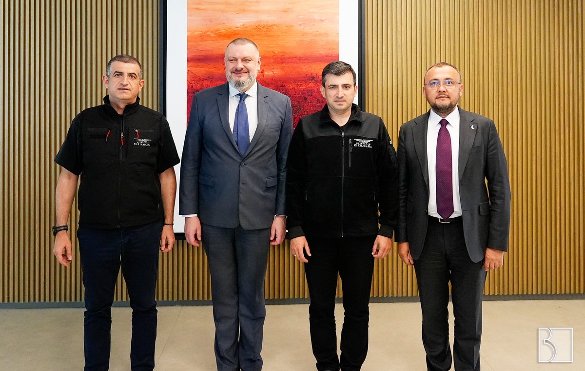 BaykarTech's tweet photo. Yönetim Kurulu Başkanımız Selçuk Bayraktar ve Genel Müdürümüz Haluk Bayraktar, Ukrayna Ulusal Güvenlik ve Savunma Konseyi Sekreteri Oleksandr Lytvynenko tarafından “1. Derece Ukrayna Ulusal Güvenlik ve Savunma Konseyi Nişanı�� ile onurlandırıldı. 🇹🇷🇺🇦

Our Chairman Selçuk Bayraktar and our General Manager Haluk Bayraktar were honored with the "First Class Order of the National Security and Defense Council of Ukraine" by Oleksandr Lytvynenko, the Secretary of the Ukrainian National Security and Defense Council. 🇹🇷🇺🇦