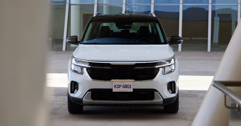 KiaMexico's tweet photo. Nuestro top 3️⃣ de detalles que nos encantan de #KiaSeltos:

1️⃣ Faros delanteros Full LED
2️⃣ Rines de aluminio de 19"
3️⃣ Techo panorámico

#TomaTodo