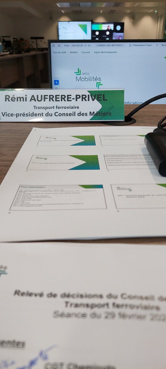 raufrere's tweet photo. Au travail pour l'attractivité des métiers cheminots ... @UNSAFerro_Off @UNSA_officiel @UTP_Fr #opcomobilites @Mobilettre @ContexteTransp @afpfr @franceinfo @FNAUT_fr @IDFmobilites @GroupeSNCF @SNCFVoyageurs @SNCFReseau @BFMTV #arafer @ETF_Europe @giorgio_tuti @LaurentEscure https://t.co/C9esi6TKLo