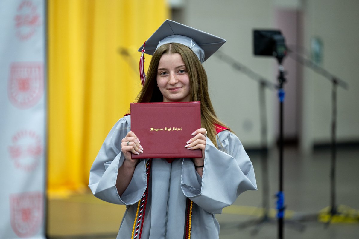 JCPSKY's tweet photo. 🎓 Congratulations, @Waggener_JCPS Wildcats! You've worked hard. Enjoy this moment! 🎉 #JCPSgrad2024 #WeAreJCPS https://t.co/US8WzeNT7p