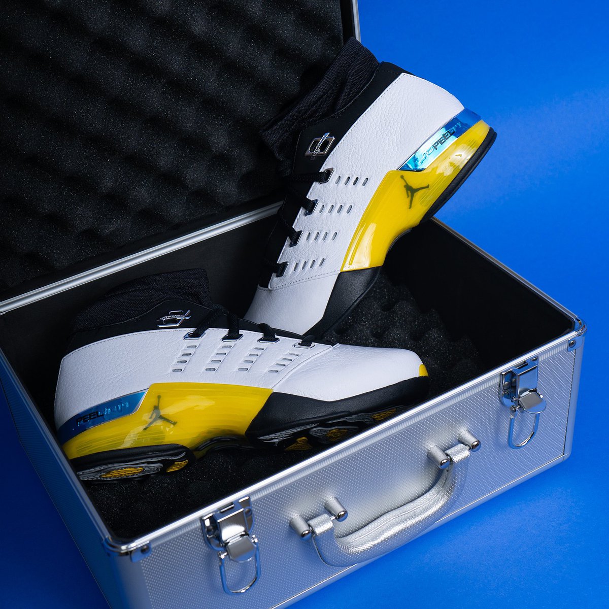 AD: ICYMI…Jordan Retro 17 Low Lightning' online raffles open here

FTR feature.sjv.io/jr971M

ATR alltheright.com/products/air-j…

APB apbstore.runfair.com/en-GB/us/air-j…

AMM a-ma-maniere.runfair.com/en-US/us/air-j…

SS socialstatuspgh.runfair.com/en-US/us/air-j…

STSHD releases.stashedsf.com/en-US/launch/a…

T&B topsandbottomsusa.com/products/mens-…