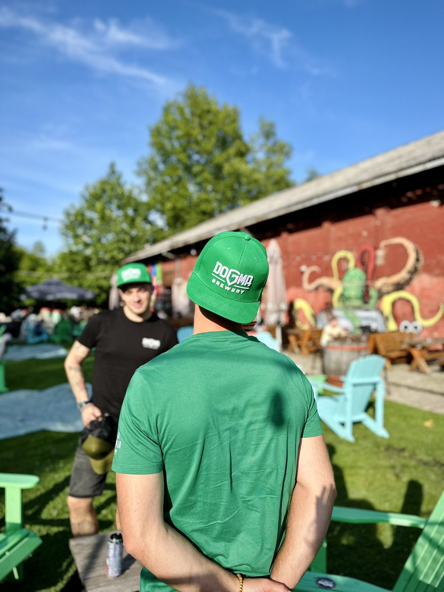 Dogmabrewery's tweet photo. Šta je to malo, zeleno, novo, ima logo tvoje omiljene pivare, kakvo je - boli glava, a više ne boli glava?

🤫Dogmini novi kačketi u Tap Room-u!🔥

Rešili smo ti sve. Ti reši da dođeš. https://t.co/vjsacf2SVd