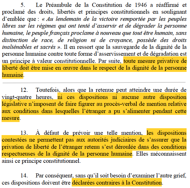N_Hervieu's tweet photo. Droit de s'alimenter &amp; dignité des étrangers : Le @Conseil_constit censure la loi qui ne prévoit pas que le procès-verbal de fin de retenue doit mentionner les conditions d'alimentation.

De façon inédite, le droit de s'alimenter (en rétention) est relié au droit à la dignité. https://t.co/jTJzCMBNTs