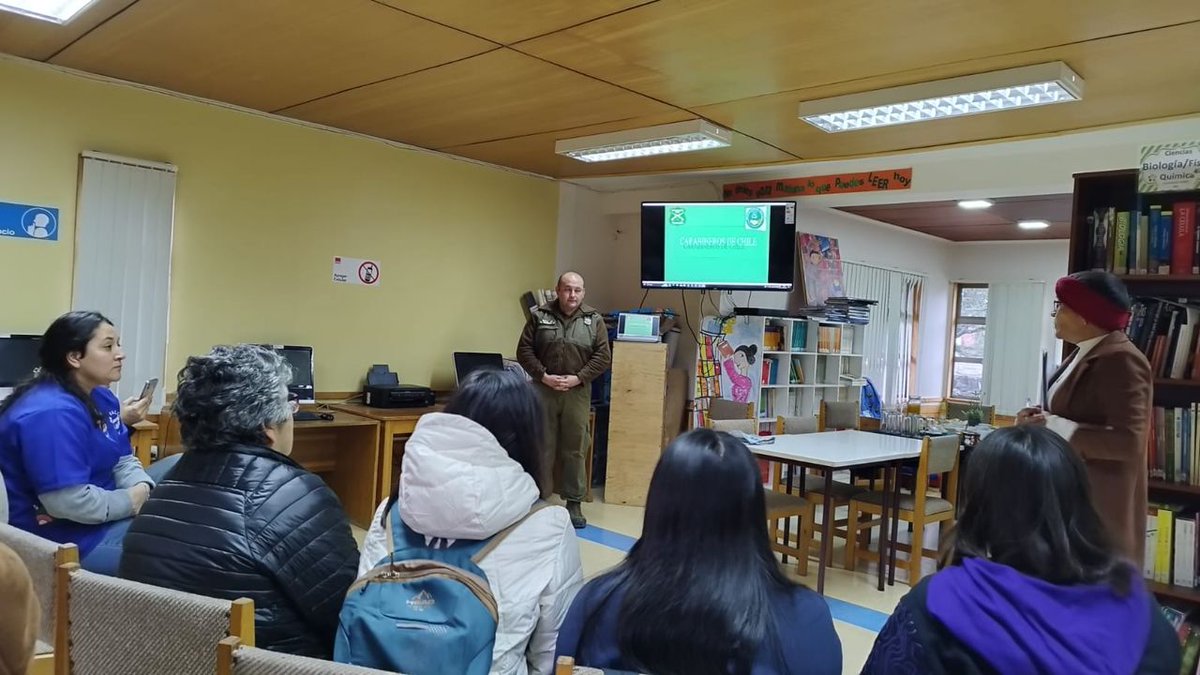 Carabineros de la Oficina Comunitaria de la 3ra. Comisaría #Futaleufú (F), dictan charla a estudiantes de esta comuna, sobre prevención de consumo de alcohol y drogas y residencia familiar Junaeb. #LaPrevenciónEsNuestraEsencia