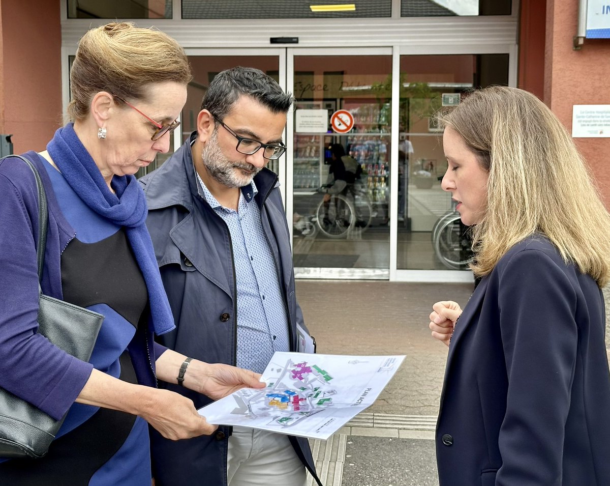 fabienne_keller's tweet photo. Rencontre avec les équipes de l’Hôpital de #Saverne pour évoquer son activité, ses perspectives &amp; défis.

Une activité fortement soutenue par les fonds #ReactUE 🇪🇺 à la sortie de la crise sanitaire.

Merci à sa Directrice Mélanie Viatoux &amp; à l’équipe dirigeante pour nos échanges. https://t.co/FAMYAy71he
