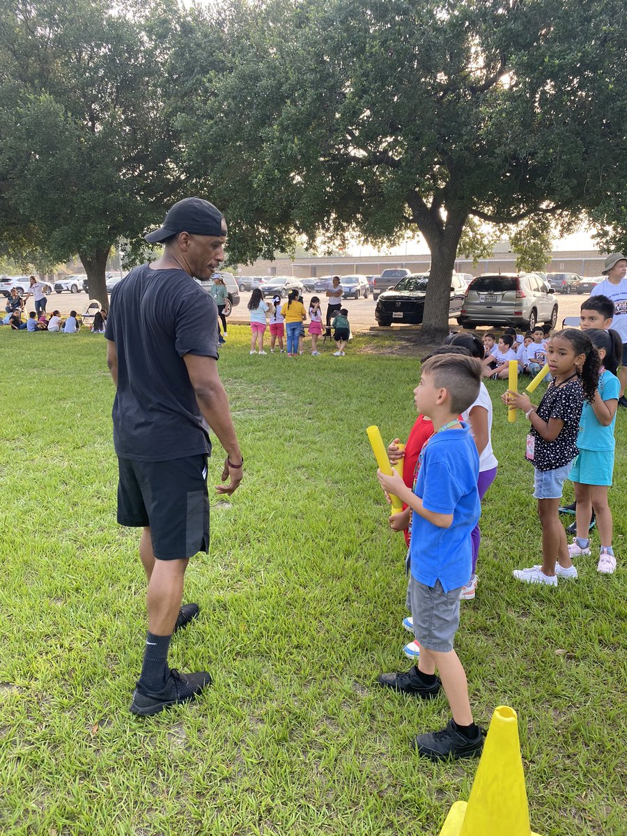 Ms_Hernandez210's tweet photo. ✌🏼Way DL @ErmelES_AISD brought the energy! Non-stop laughter, boundless fun, and unforgettable memories! Today’s Field Day was a blast embracing the joy of friendly competition 🏃🏻🏃🏻‍♀️🥇 https://t.co/J63BWaCOIy