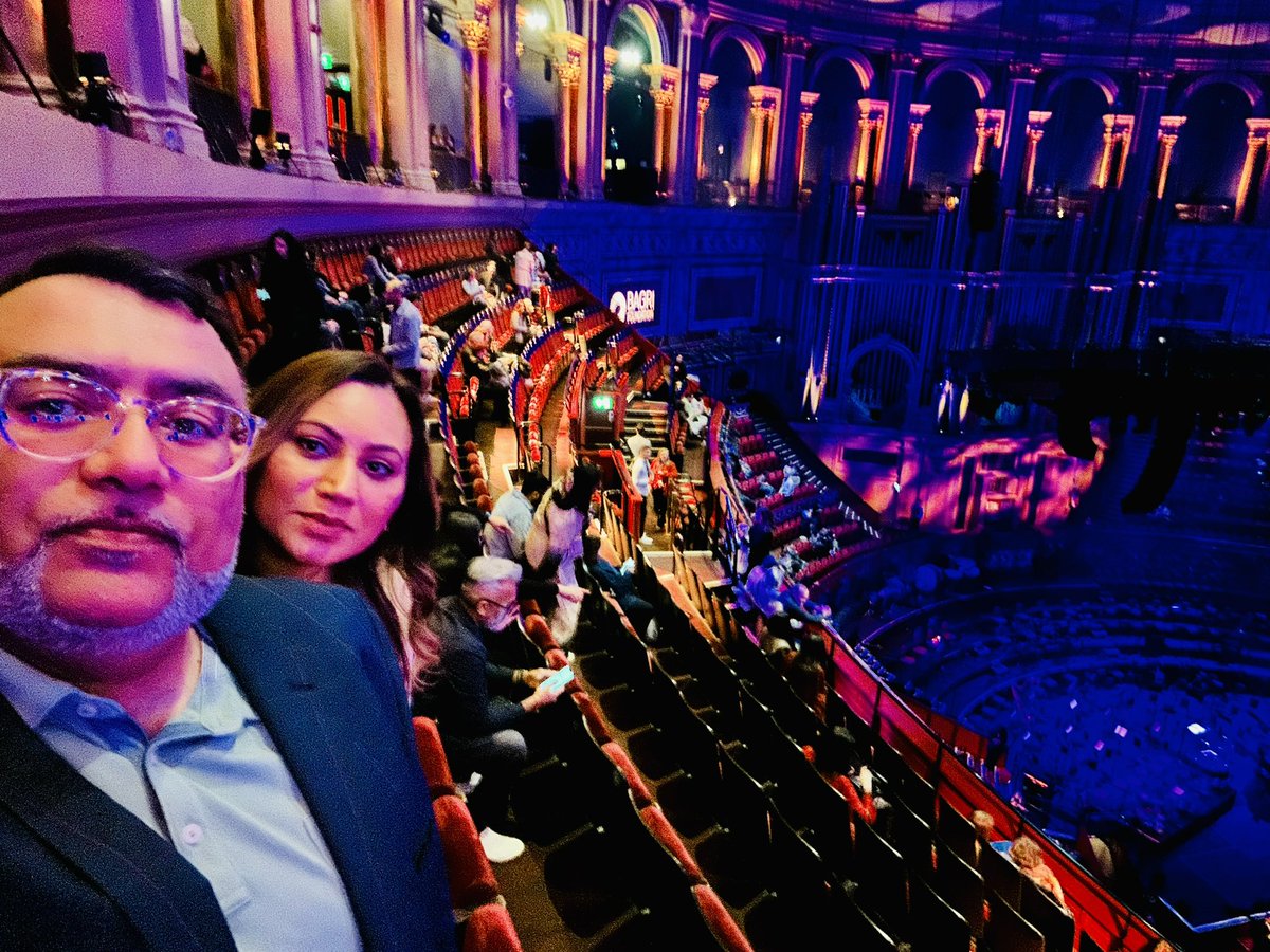 What a fantastic night of music @RoyalAlbertHall last night by @Abi_Sampa #OrchestralQawwaliProject but back for radio with brand new music by @GuruOfficial @BabbuMaan @drzeusworld @GeetanDiMachine @diljitdosanjh @bygbyrdpro @SukhiBart + more on @RaajFM from 10pm #NazzoTime