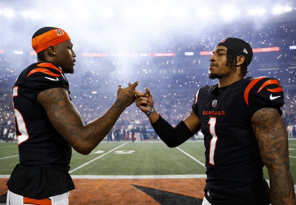 AdamSchefter's tweet image. No Ja'Marr Chase nor Tee Higgins at the start of the Bengals voluntary OTAs. Both players are seeking new deals.