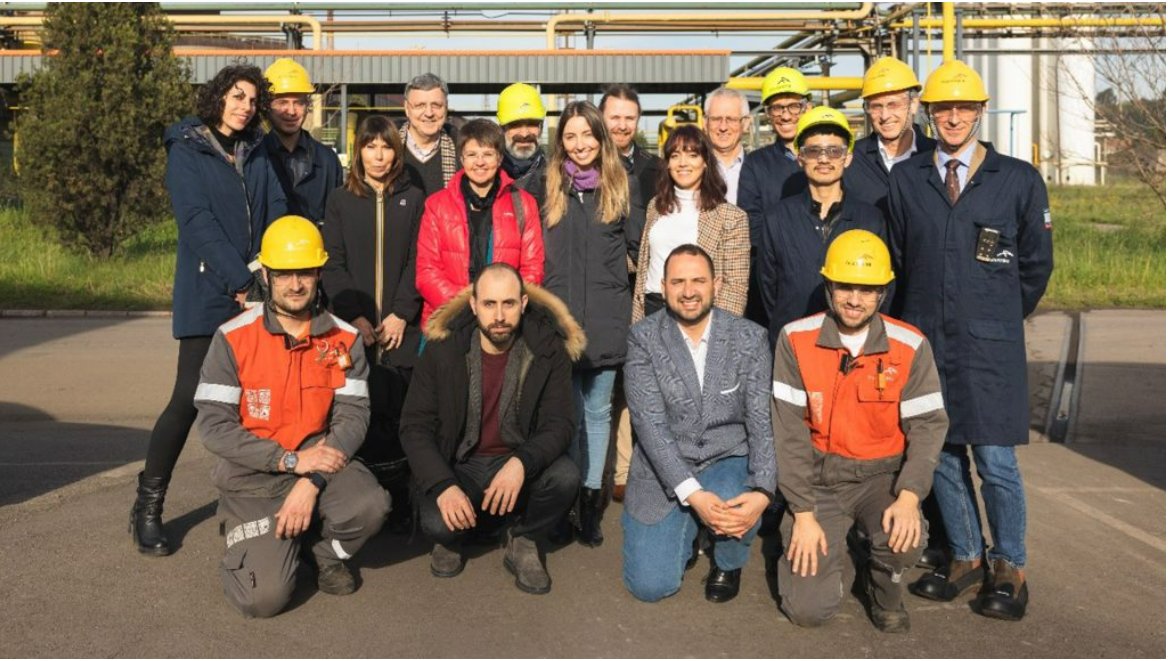 CnrIpcf's tweet image. E' stato pubblicato sulla rivista
@InnoNewsNetwork
un articolo che riassume le attività del progetto EU #CEMWAVE, del cui consorzio fa parte anche il nostro Istituto con il gruppo di ricerca costituito da Giuseppe Annino, Roberto D'Ambrosio e Andrea Cintio (#Pisa)

1/3